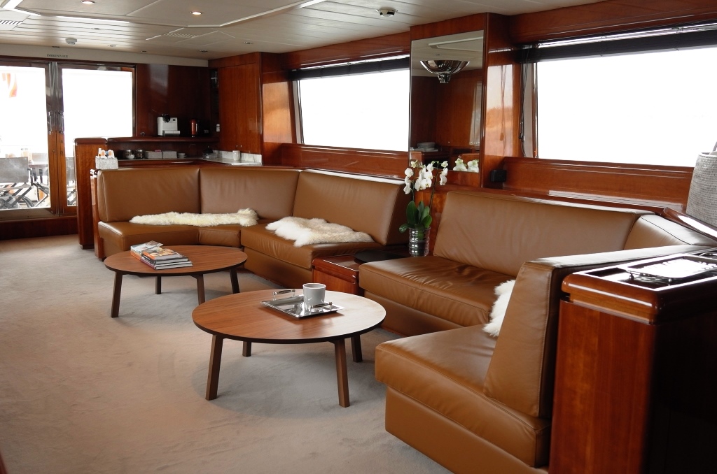 MY MOONRAKER - Salon view aft.jpg