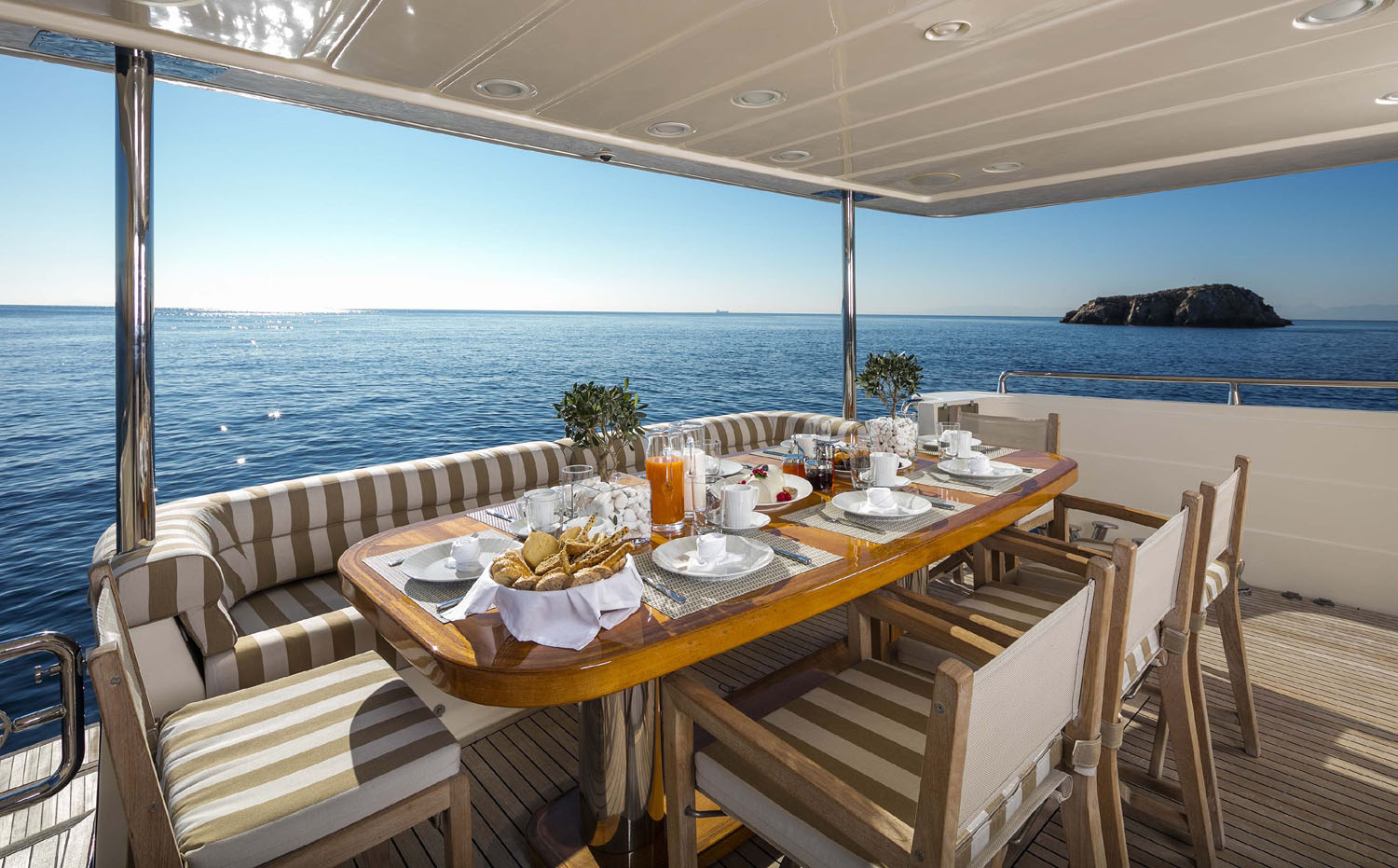 MY MYTHOS - Alfresco dining.jpg