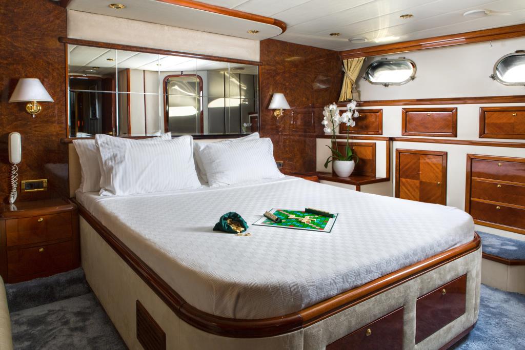 MY NITTA V - VIP suite lower deck.jpg