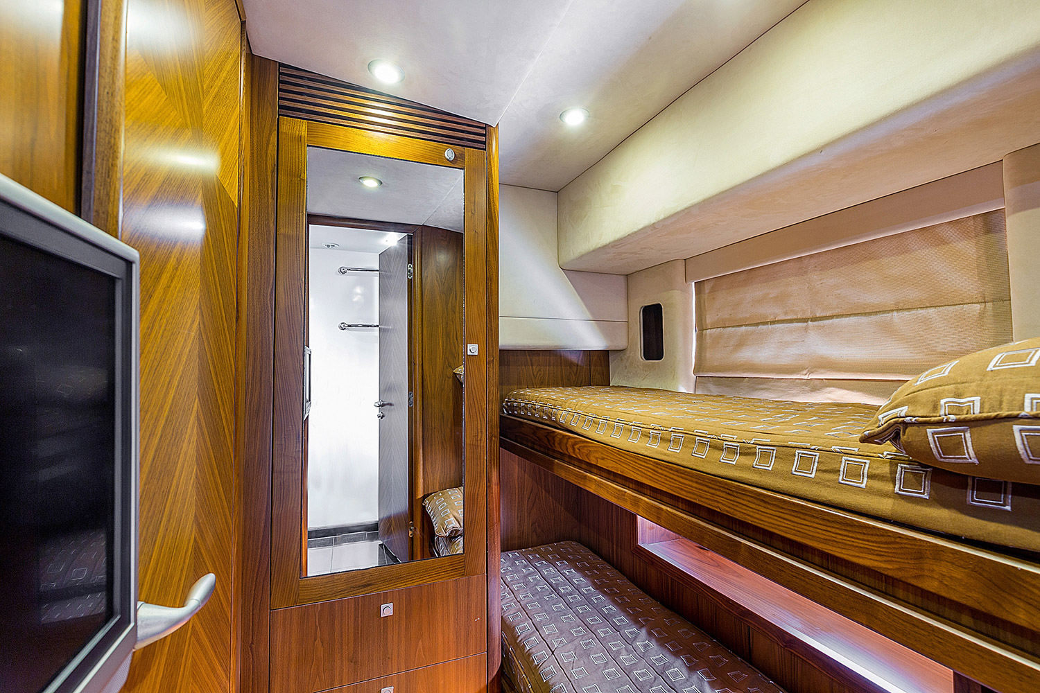 MY OCTAVIA - Bunk cabin.jpg