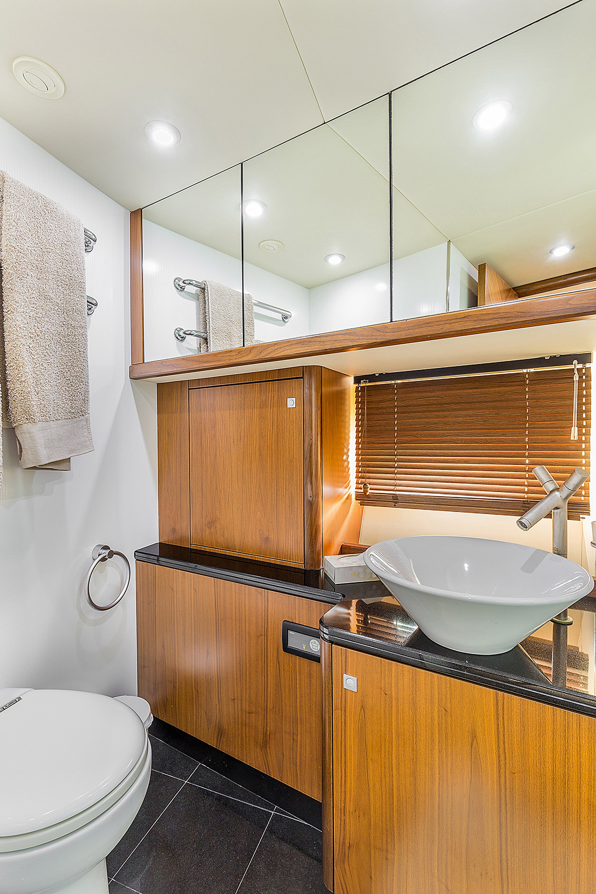 MY OCTAVIA - Guest ensuite.jpg
