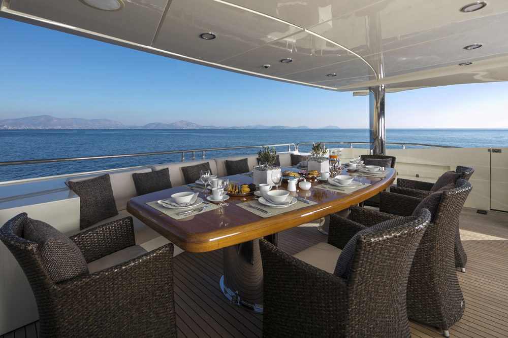 MY RINI V - Aft deck dining.jpg