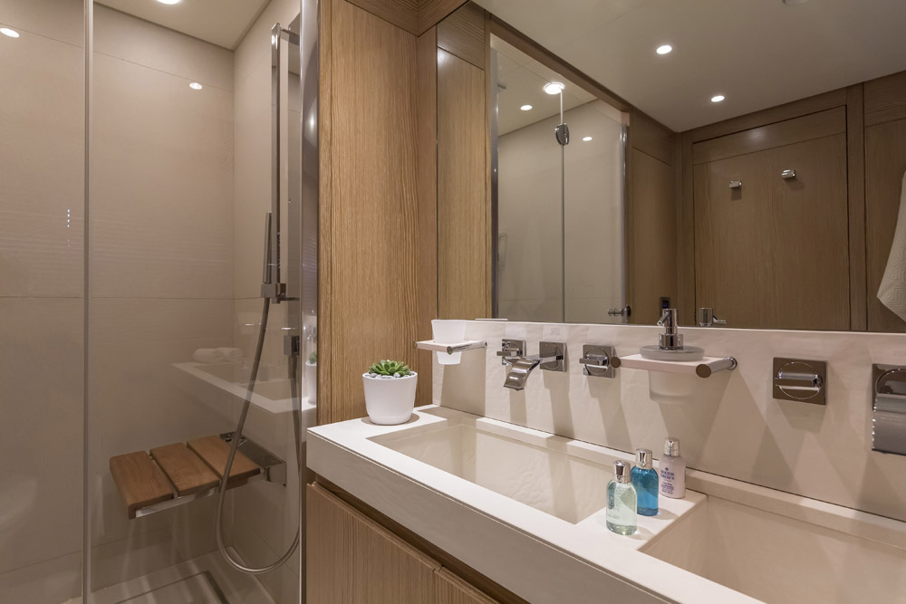 MY RINI V - Master ensuite.jpg