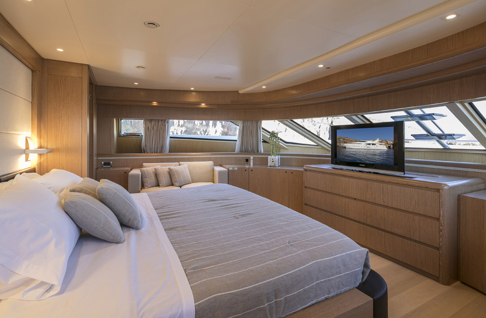 MY RINI V - Master stateroom.jpg