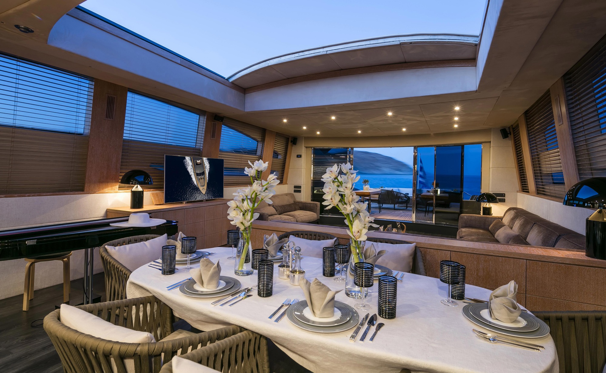 MY SAINT 112 - Dining detail.jpg