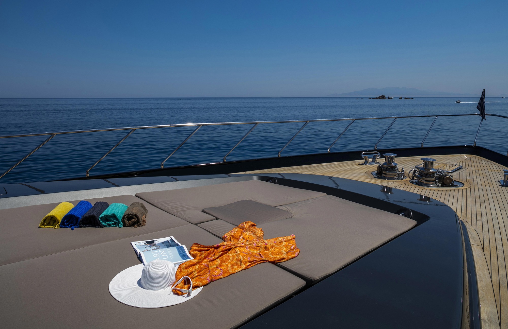 MY SAINT 112 - Foredeck.jpg