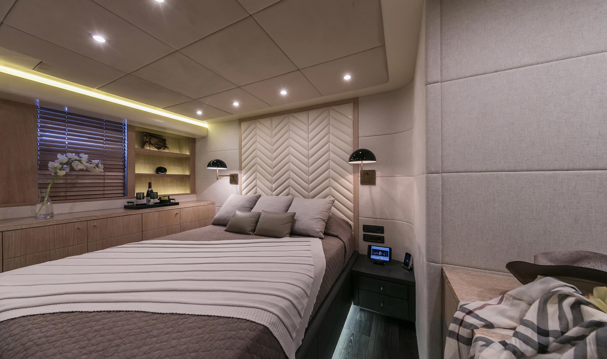 MY SAINT 112 - VIP cabin.jpg
