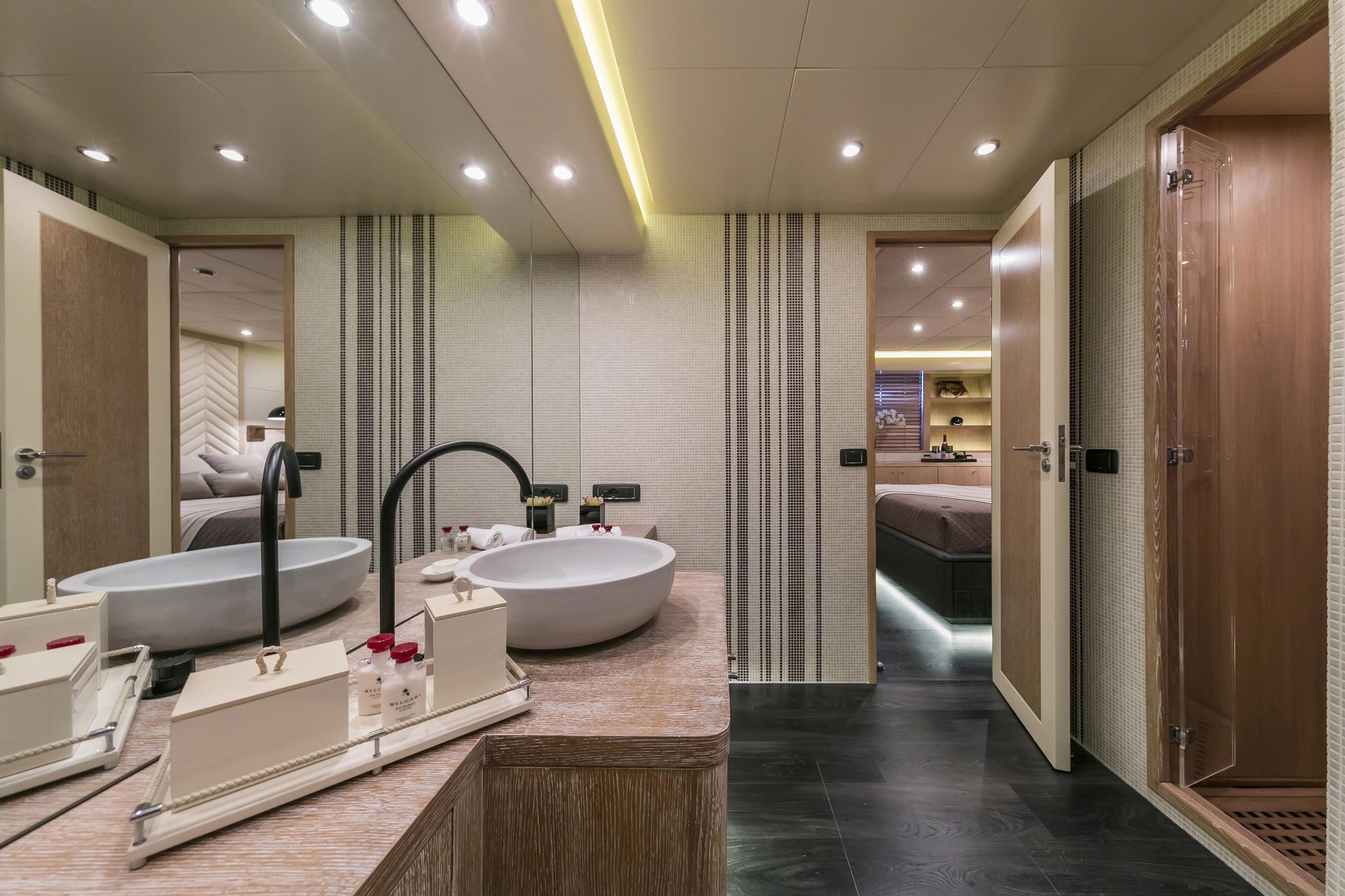 MY SAINT 112 - VIP ensuite.jpg