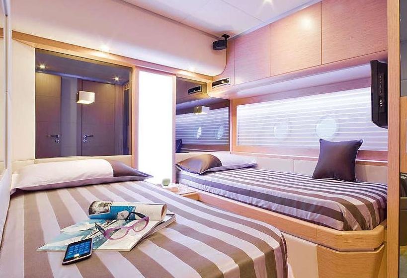 MY SASCHA - Twin cabin.jpg