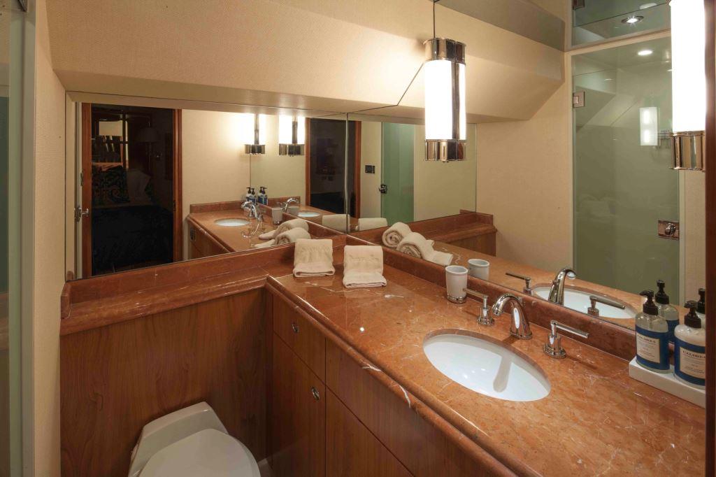 MY SHARON LEE - Guest ensuite.jpg