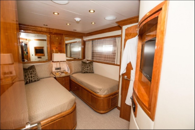 MY STERLING V - Guest twin.jpg