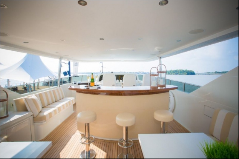MY STERLING V - Wet bar.jpg