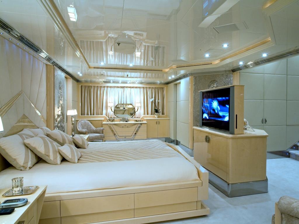 MY SUNDAY - Master cabin.jpg
