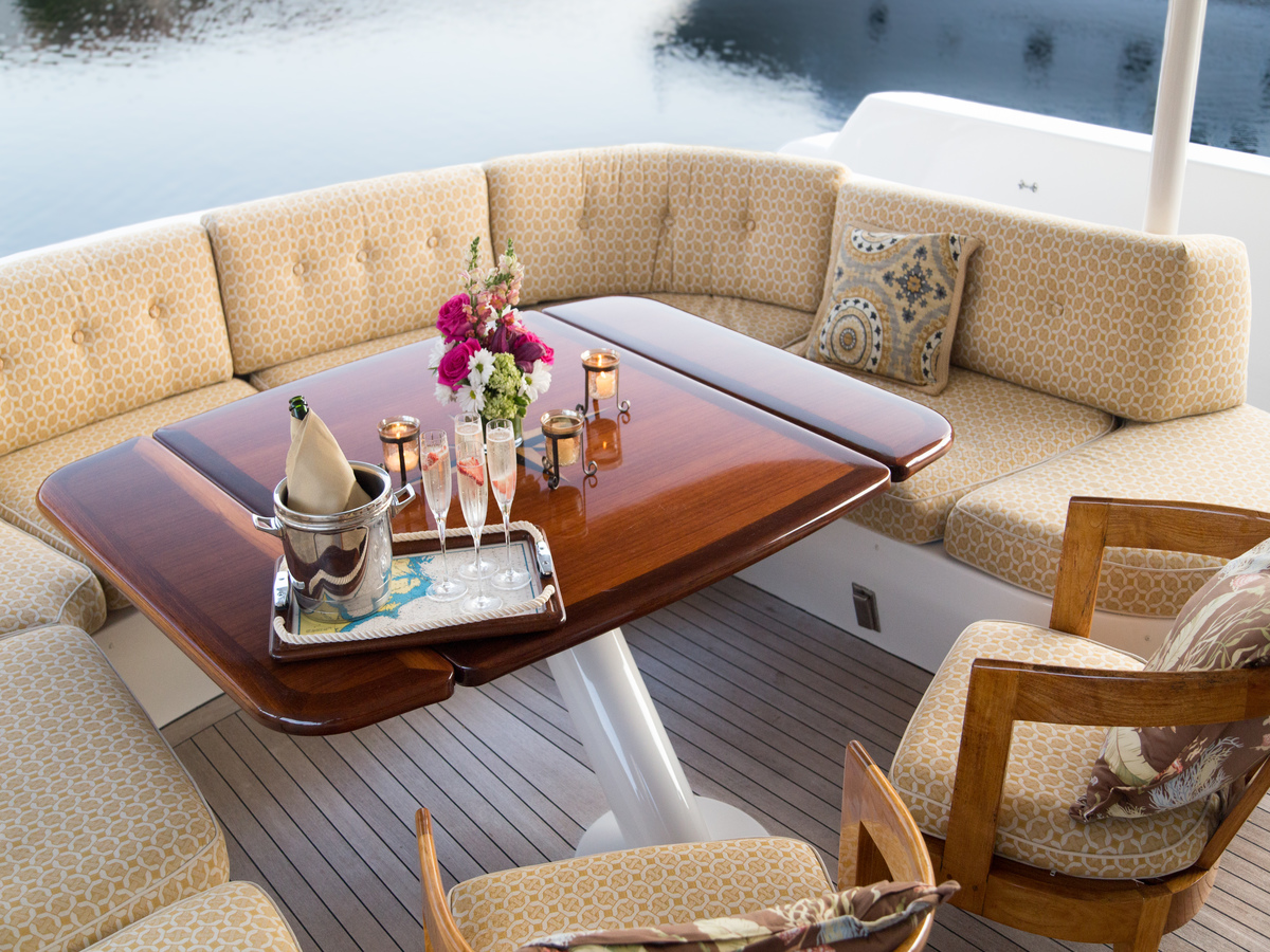 MY WENDY 1 - Aft deck alfresco dining.jpg