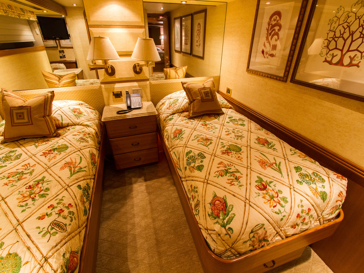MY WENDY 1 - Twin cabin.jpg