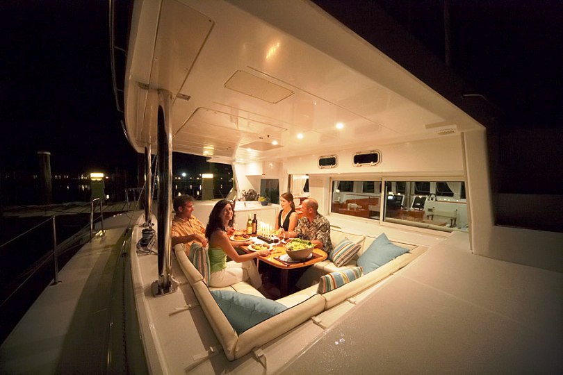 MYSTIQUE Lagoon 500 Afresco Dining.jpg