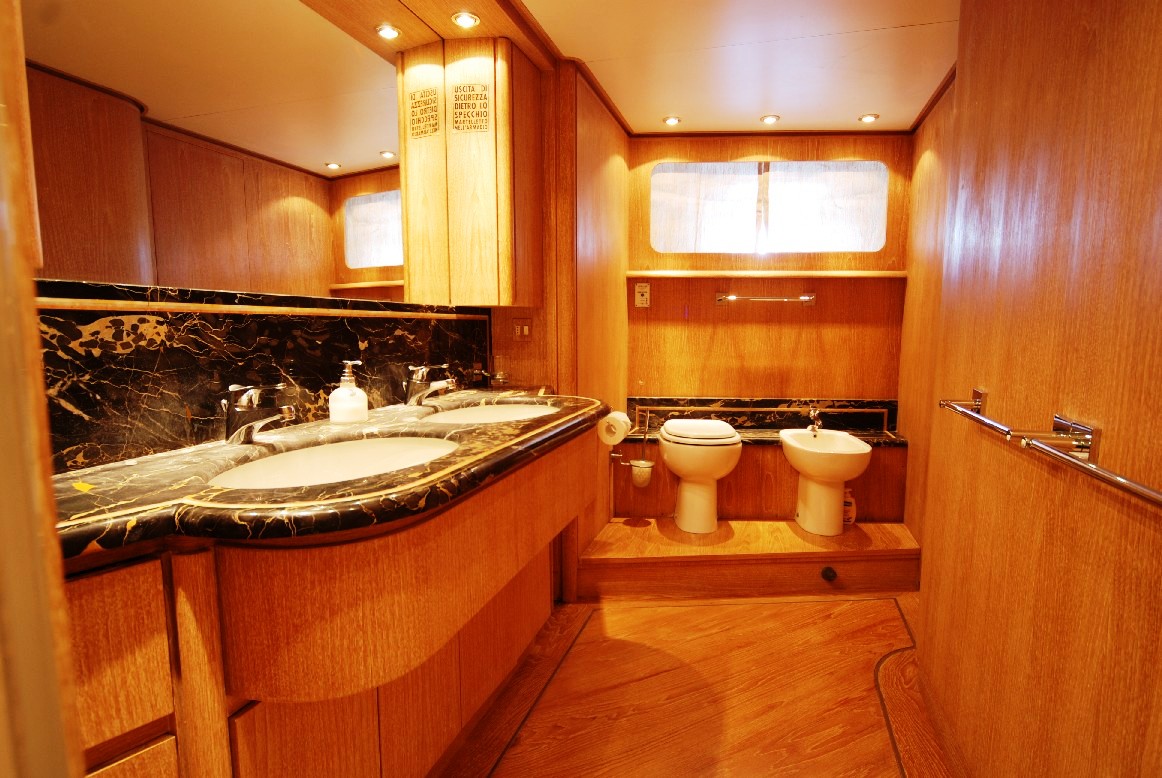 Mablu -  Master Bathroom.jpg