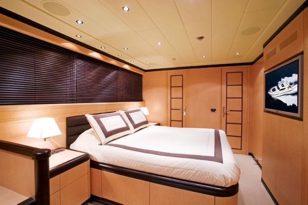 Mangusta 108 FOUR FRIENDS -  VIP Cabin.jpg