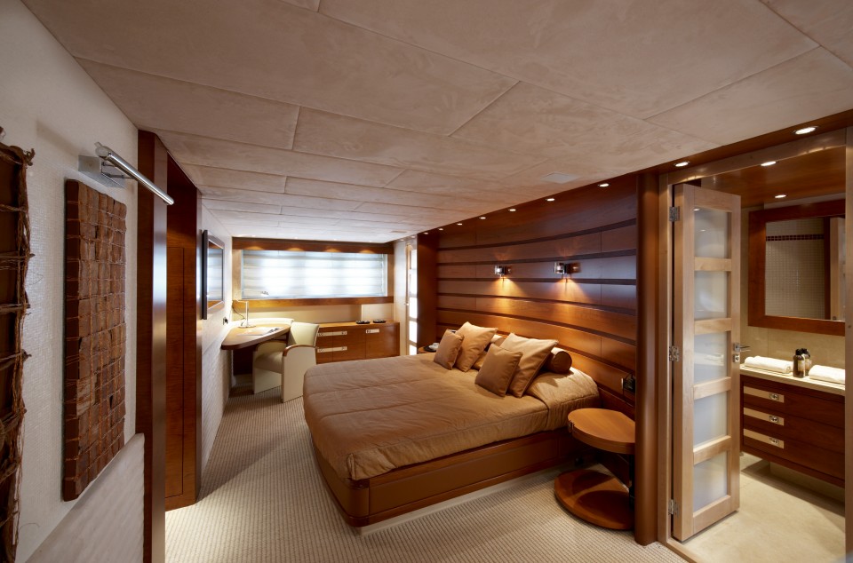 Moonen 97 yacht Sofia II - Cabin.jpg