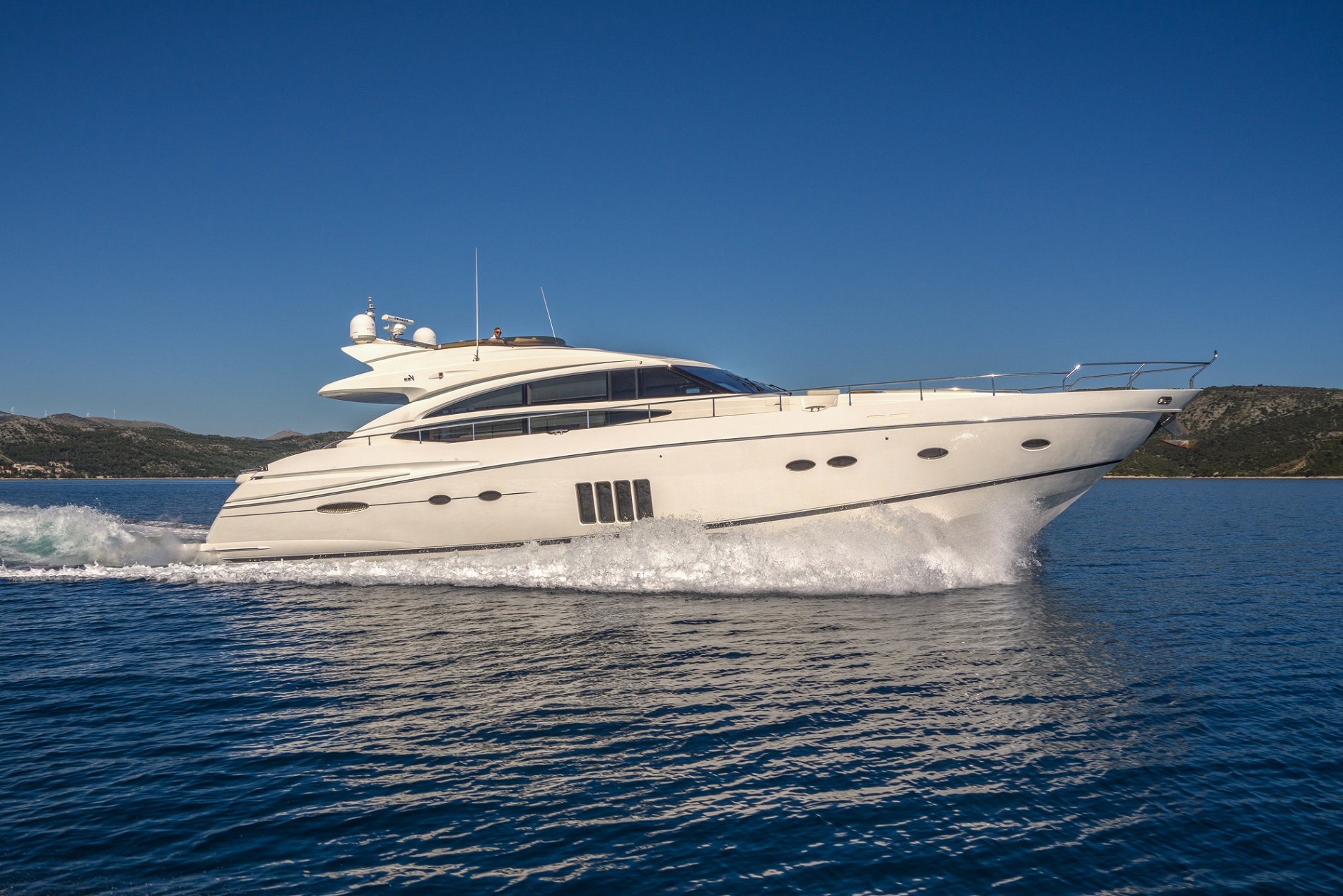 Motor Yacht 66 ABOVE - 001.jpg