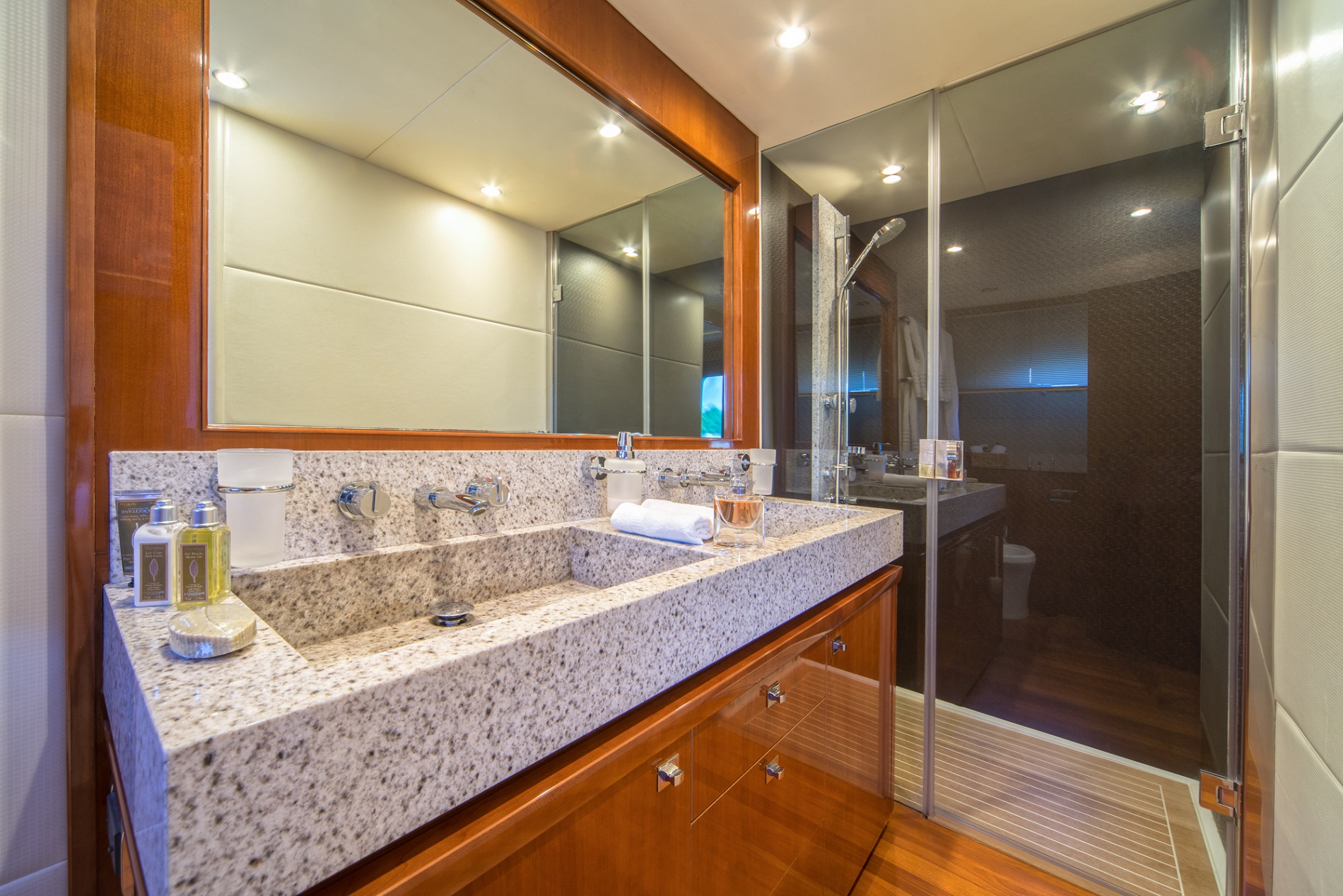 Motor Yacht 66 ABOVE - 015.jpg