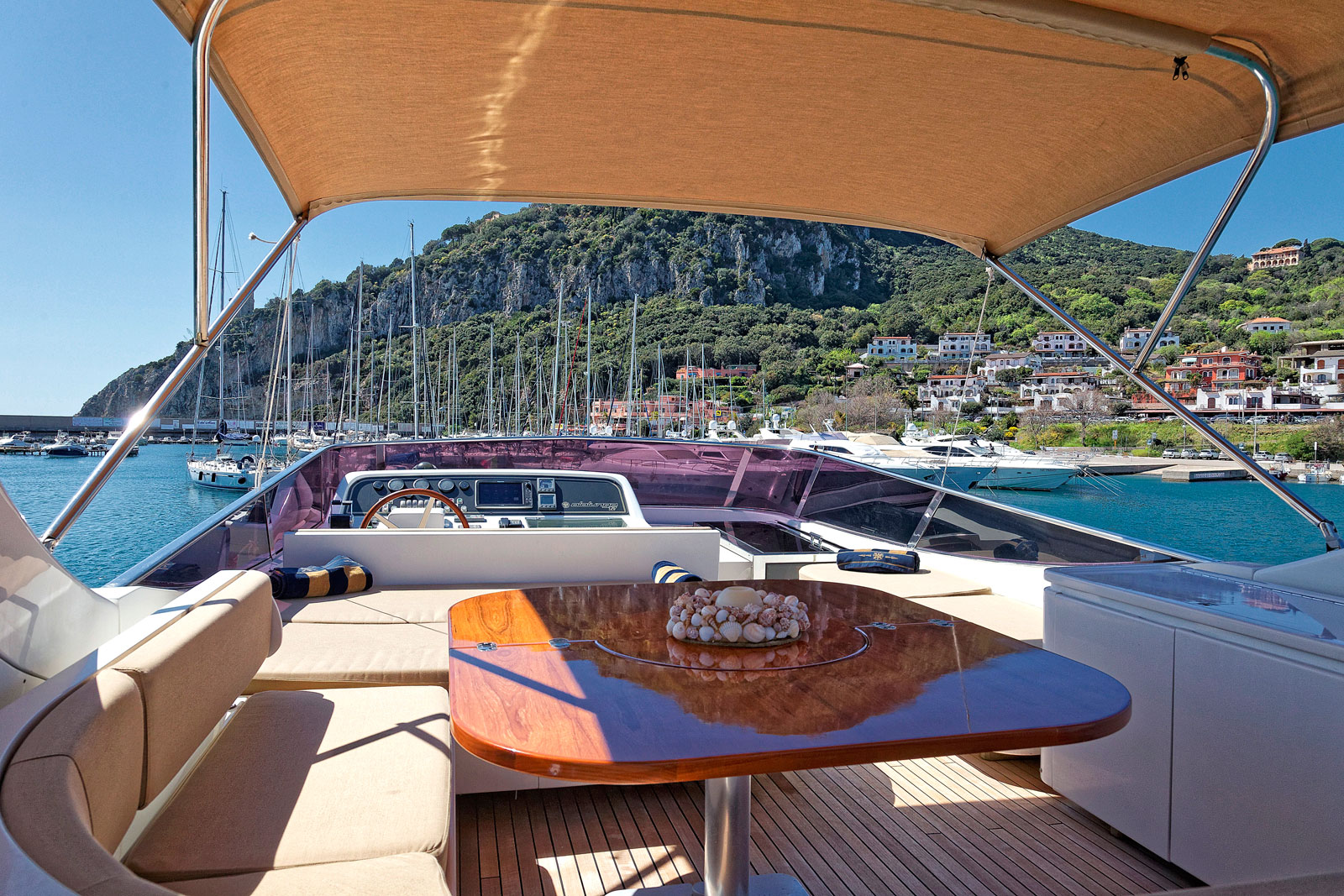 Motor Yacht AQVA - Alfresco dining upper deck.jpg