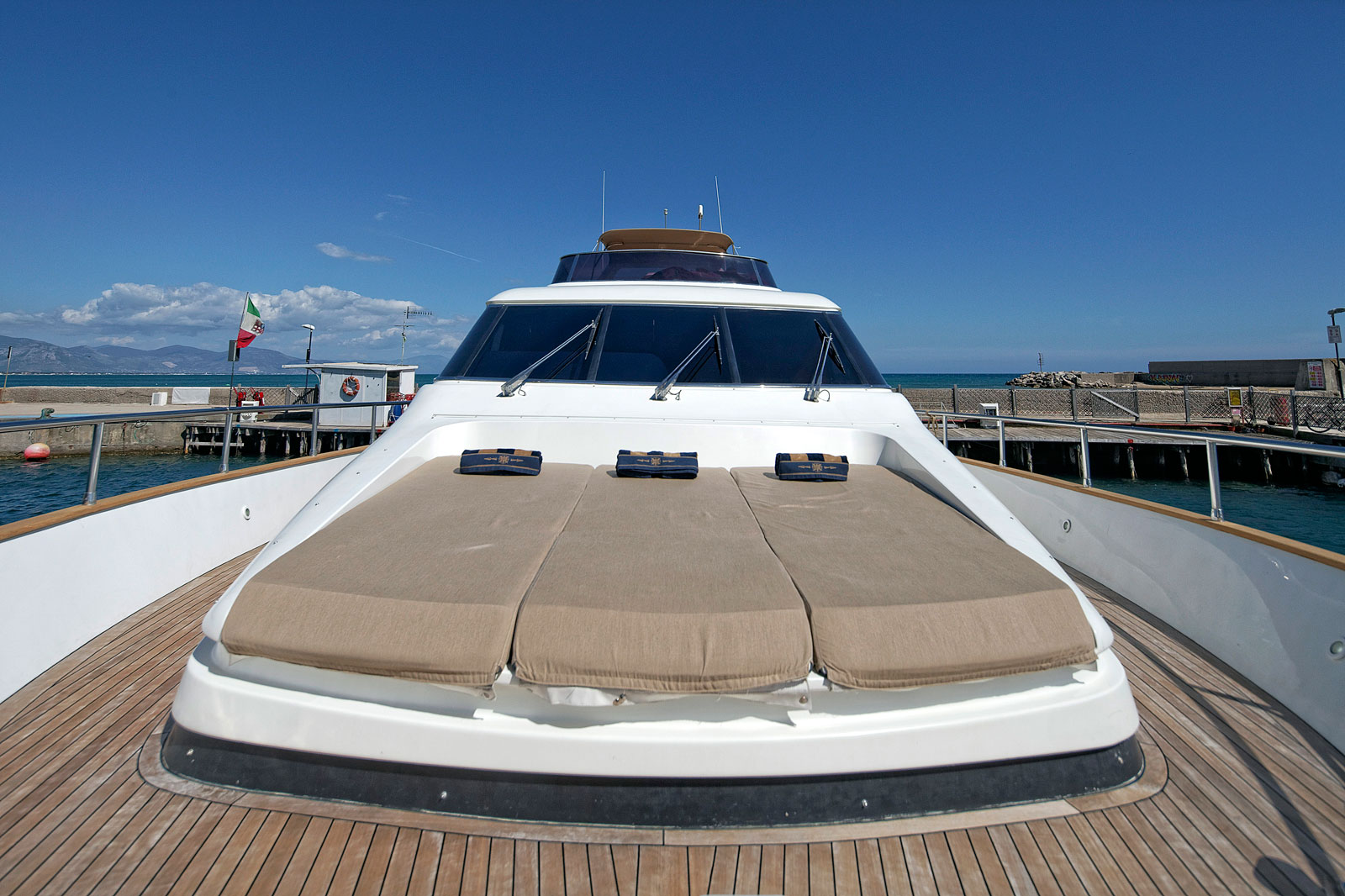 Motor Yacht AQVA - Foredeck.jpg
