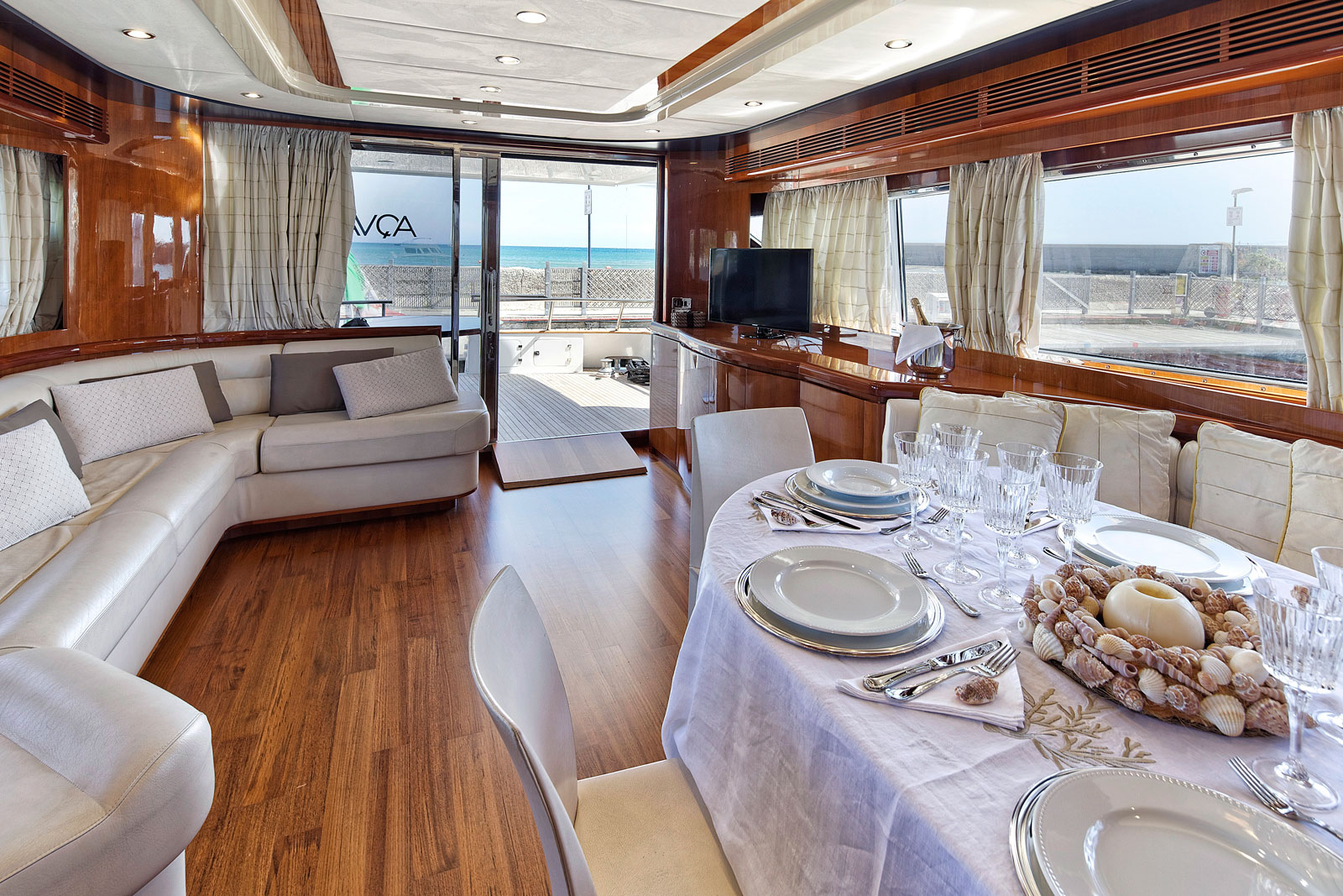 Motor Yacht AQVA - Salon view aft.jpg