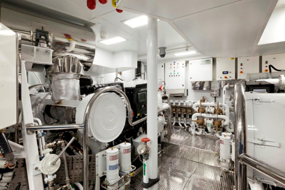 Motor Yacht ASLEC 4 - engine room.jpg