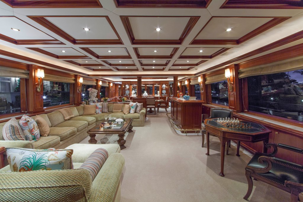 Motor Yacht ASPEN ALTERNATIVE - Salon.jpg