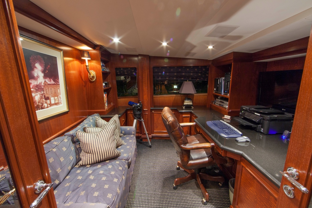 Motor Yacht ASPEN ALTERNATIVE - Study.jpg