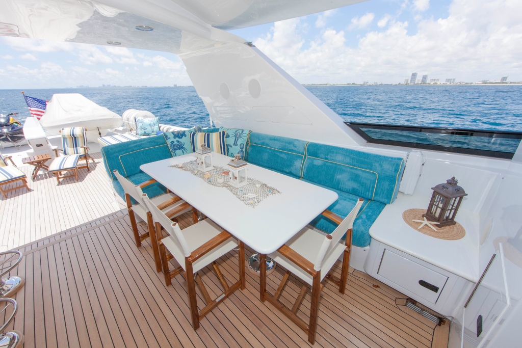 Motor Yacht ASPEN ALTERNATIVE - Sundeck dining.jpg