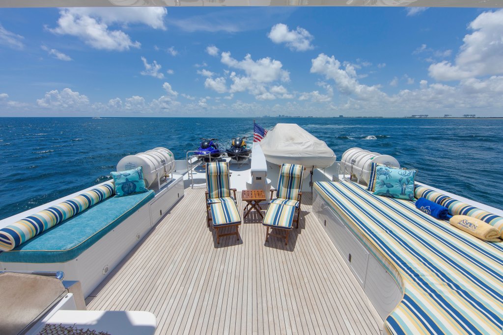 Motor Yacht ASPEN ALTERNATIVE - Sundeck.jpg