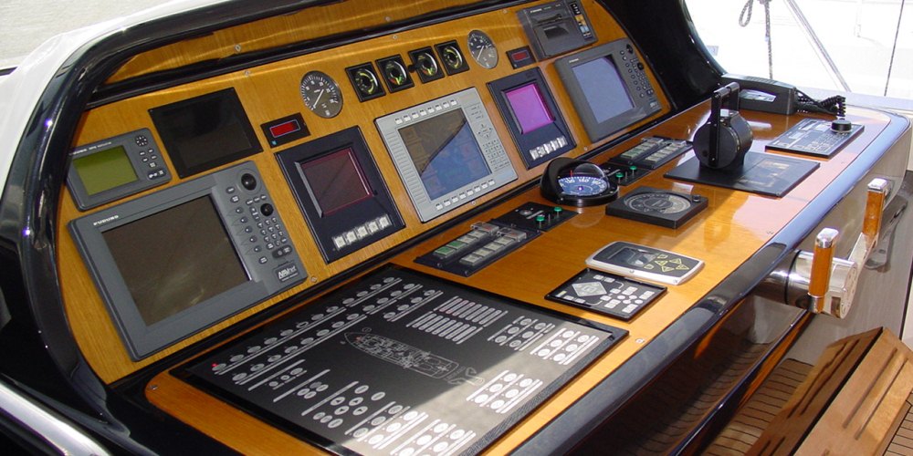 Motor Yacht BELUGA -  Helm.jpg