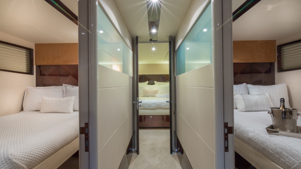 Motor Yacht CARPE DIEM - Hall way.jpg