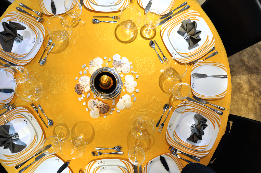 Motor Yacht CONQUISTADOR - Dining detail 2.jpg