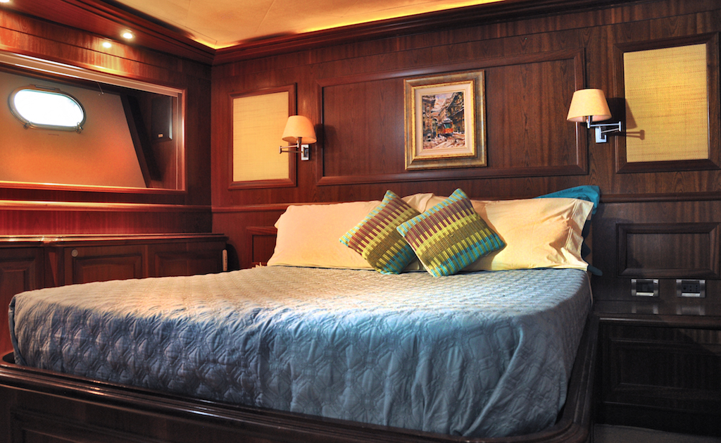 Motor Yacht CONQUISTADOR - Double cabin.jpg