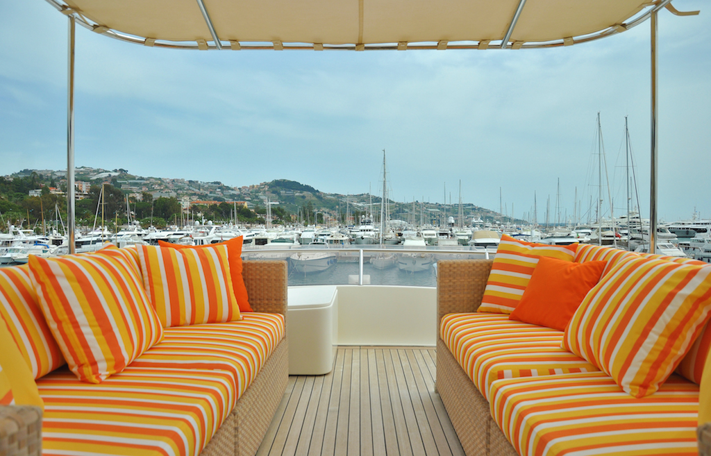 Motor Yacht CONQUISTADOR - Sundeck lounge.jpg