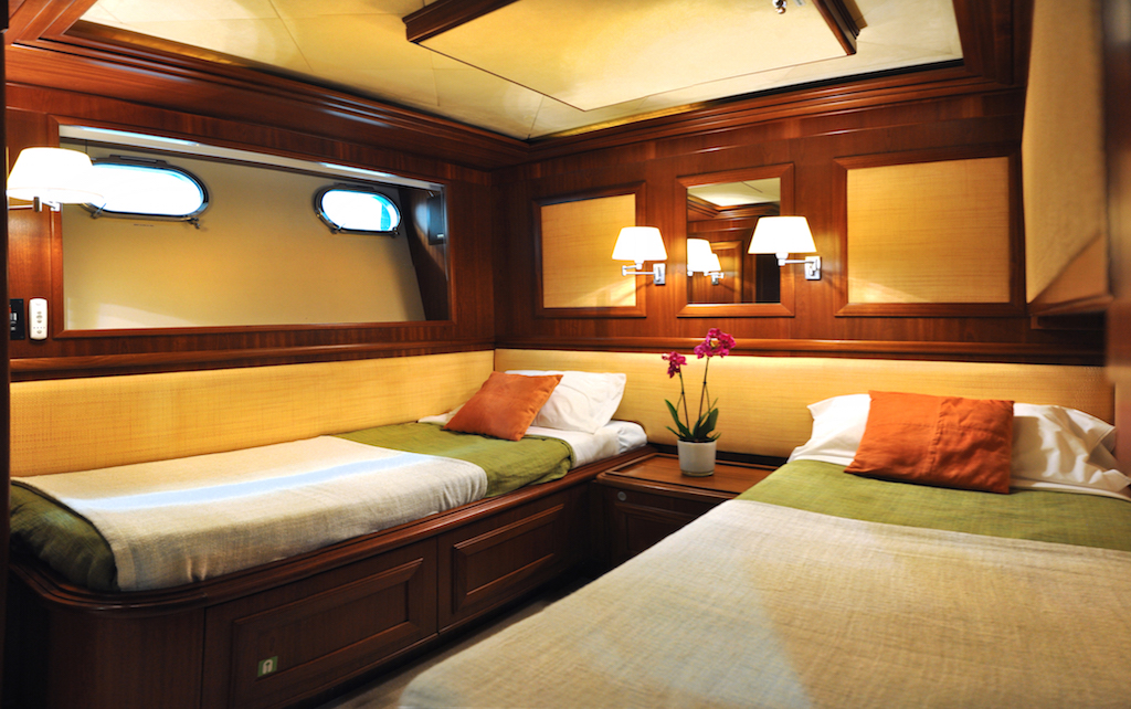 Motor Yacht CONQUISTADOR - Twin cabin.jpg