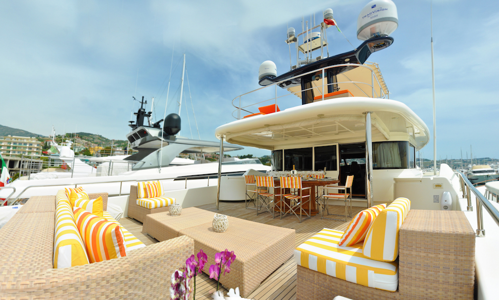Motor Yacht CONQUISTADOR - Upper deck.jpg