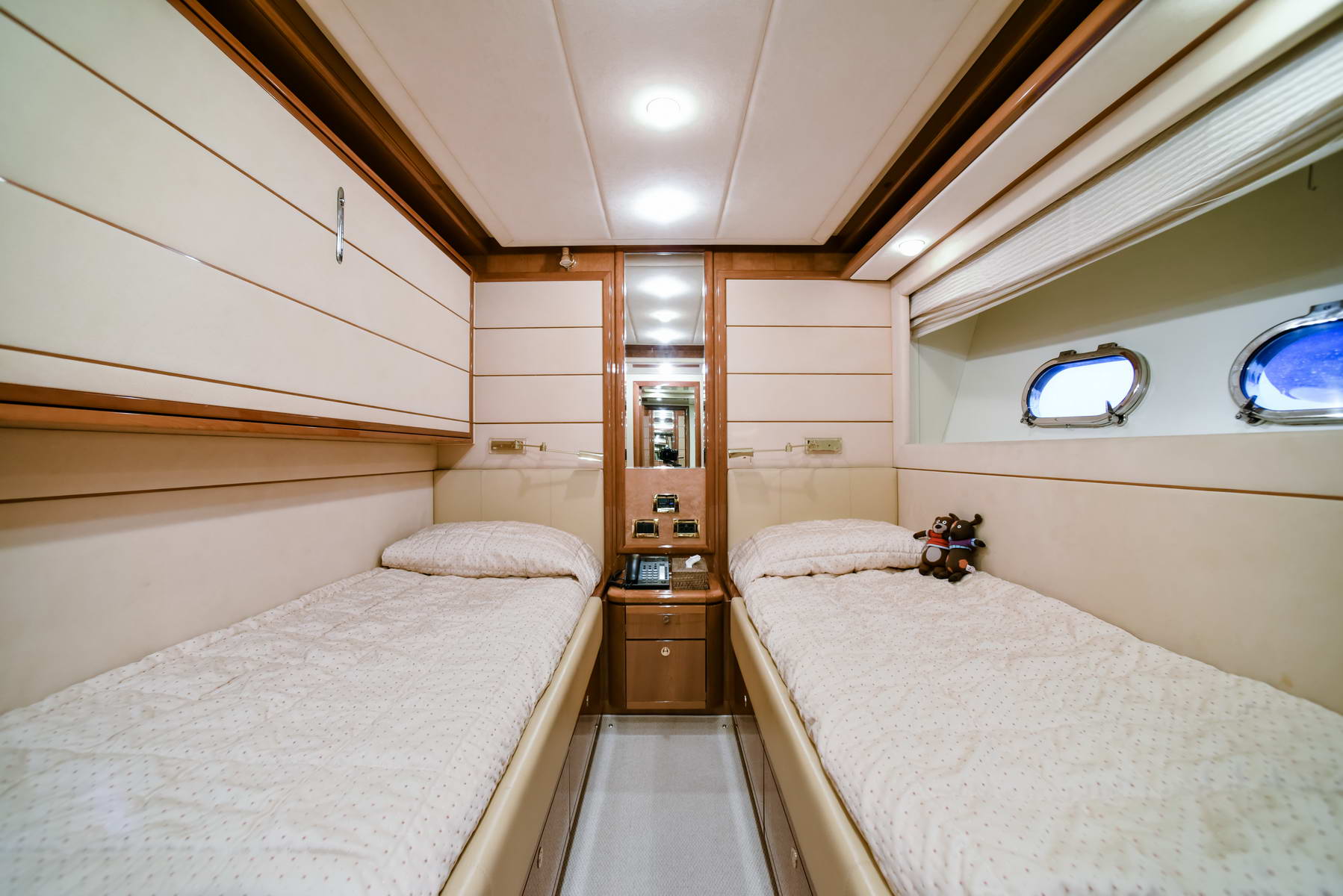 Motor Yacht DAY OFF - Twin cabin.jpg