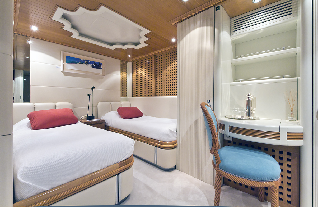 Motor Yacht DESAMIS B - Twin cabin.jpg