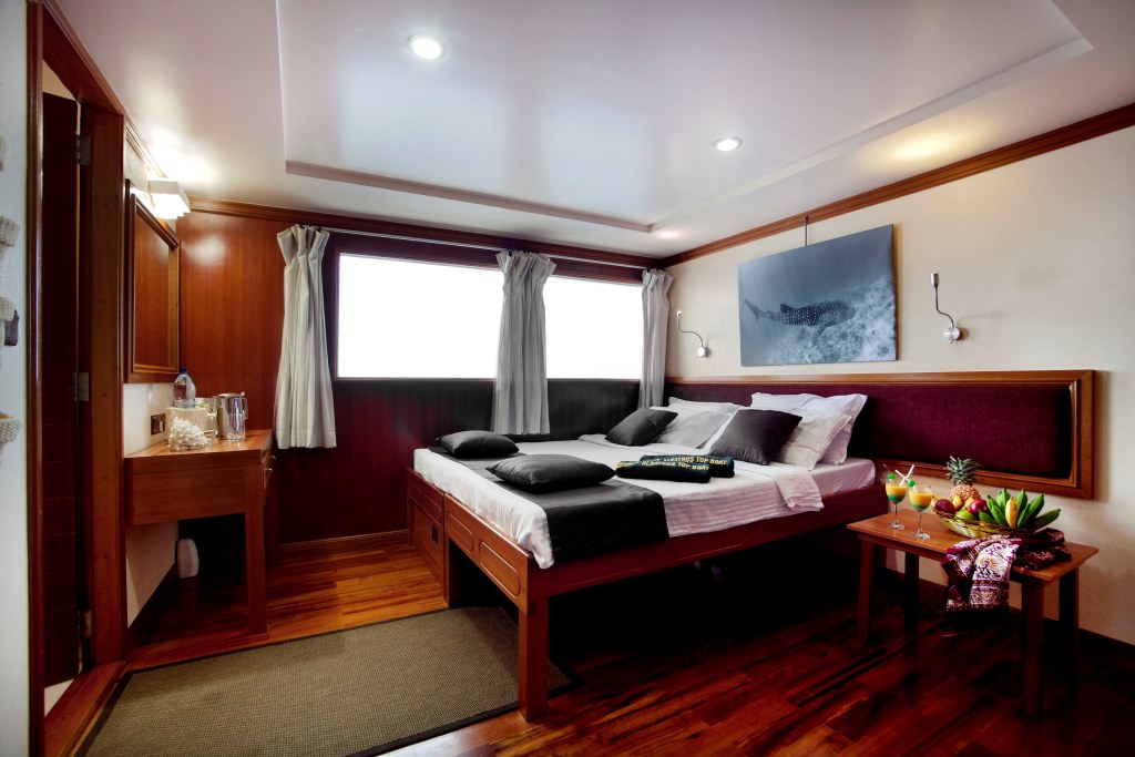 Motor Yacht DUKE OF YORK - Double cabin b.jpg