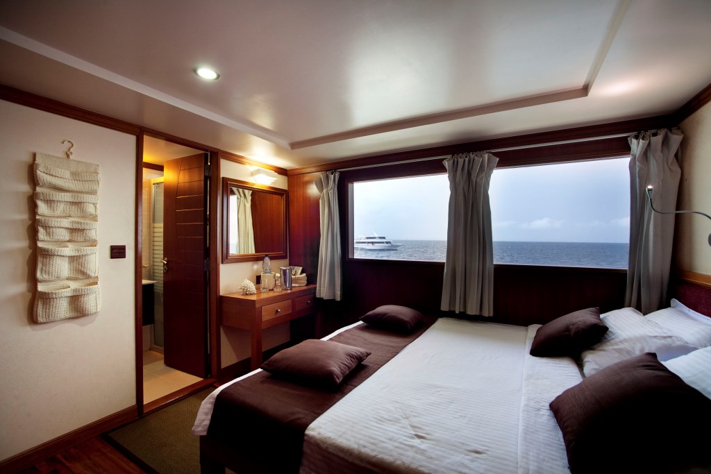 Motor Yacht DUKE OF YORK - Double cabin main deck.jpg