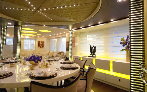 Motor Yacht E&E - Dining 2.jpg