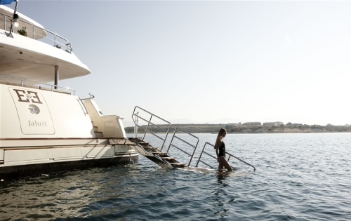 Motor Yacht E&E - Transom.jpg