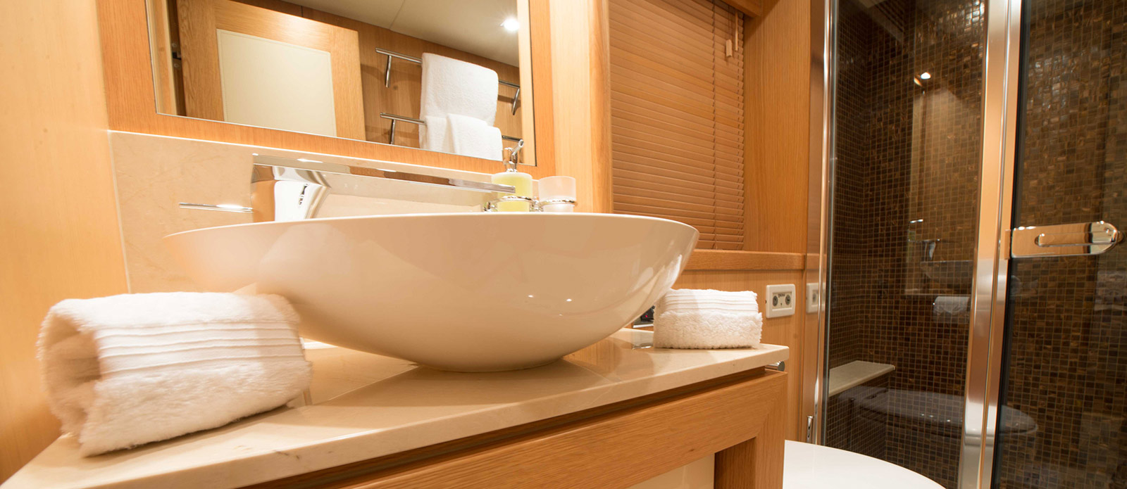 Motor Yacht EMOJI - 011.jpg