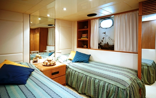 Motor Yacht ERATO -  Twin.jpg