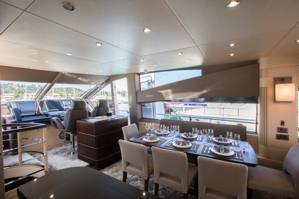 Motor Yacht FINEZZA - Dining.jpg