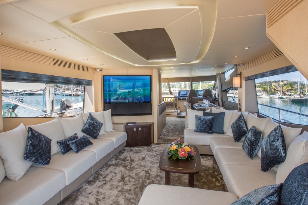 Motor Yacht FINEZZA - Salon.jpg